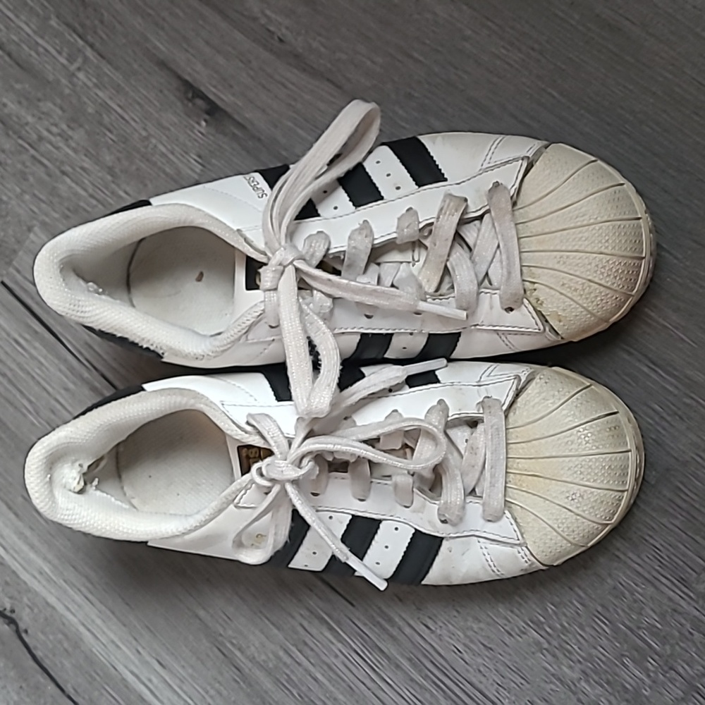 Adidas Superstar sneakers kids size 3 1/2